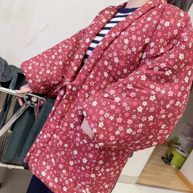 Traditional Winter Japanese Clothing - Hanten ジャケット 伝統的な和服 秋冬着物 女性用 花柄